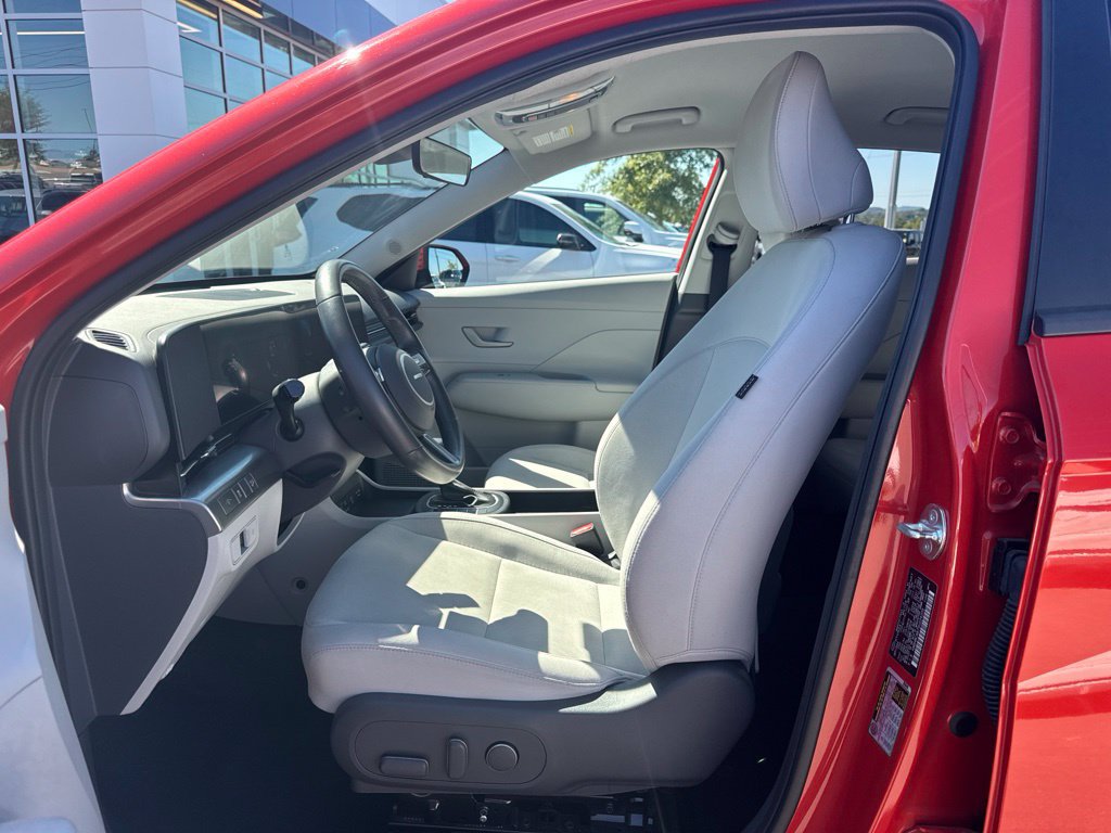 Used 2025 Hyundai Kona SEL AWD/4WD image 12