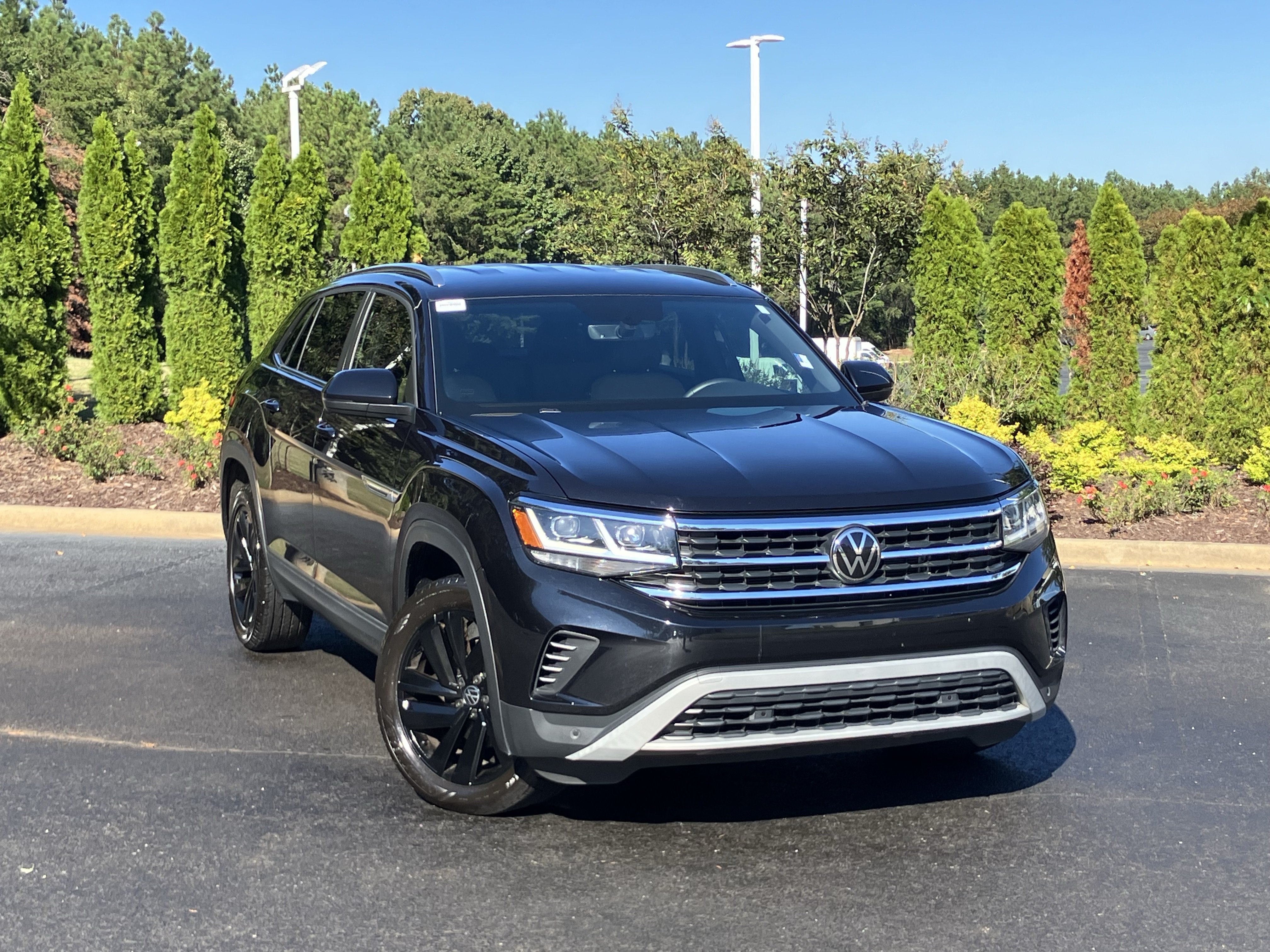 Used 2023 Volkswagen Atlas Cross Sport SE FWD image 2