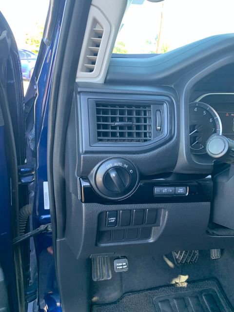 Used 2022 Nissan Titan SV AWD/4WD image 19