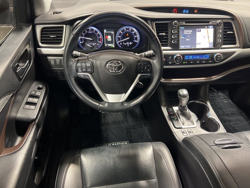 Used 2019 Toyota Highlander XLE FWD image 14