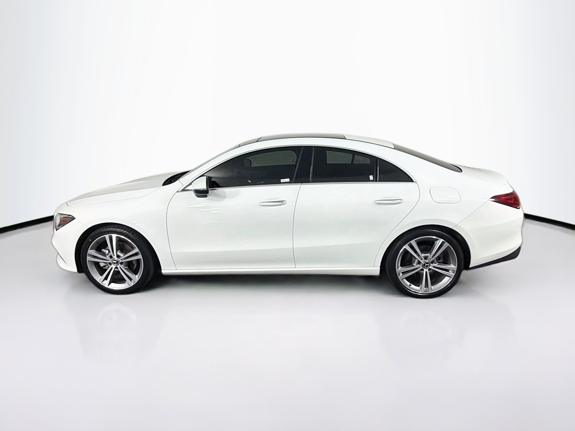 Used 2022 Mercedes-Benz CLA 250 image 4