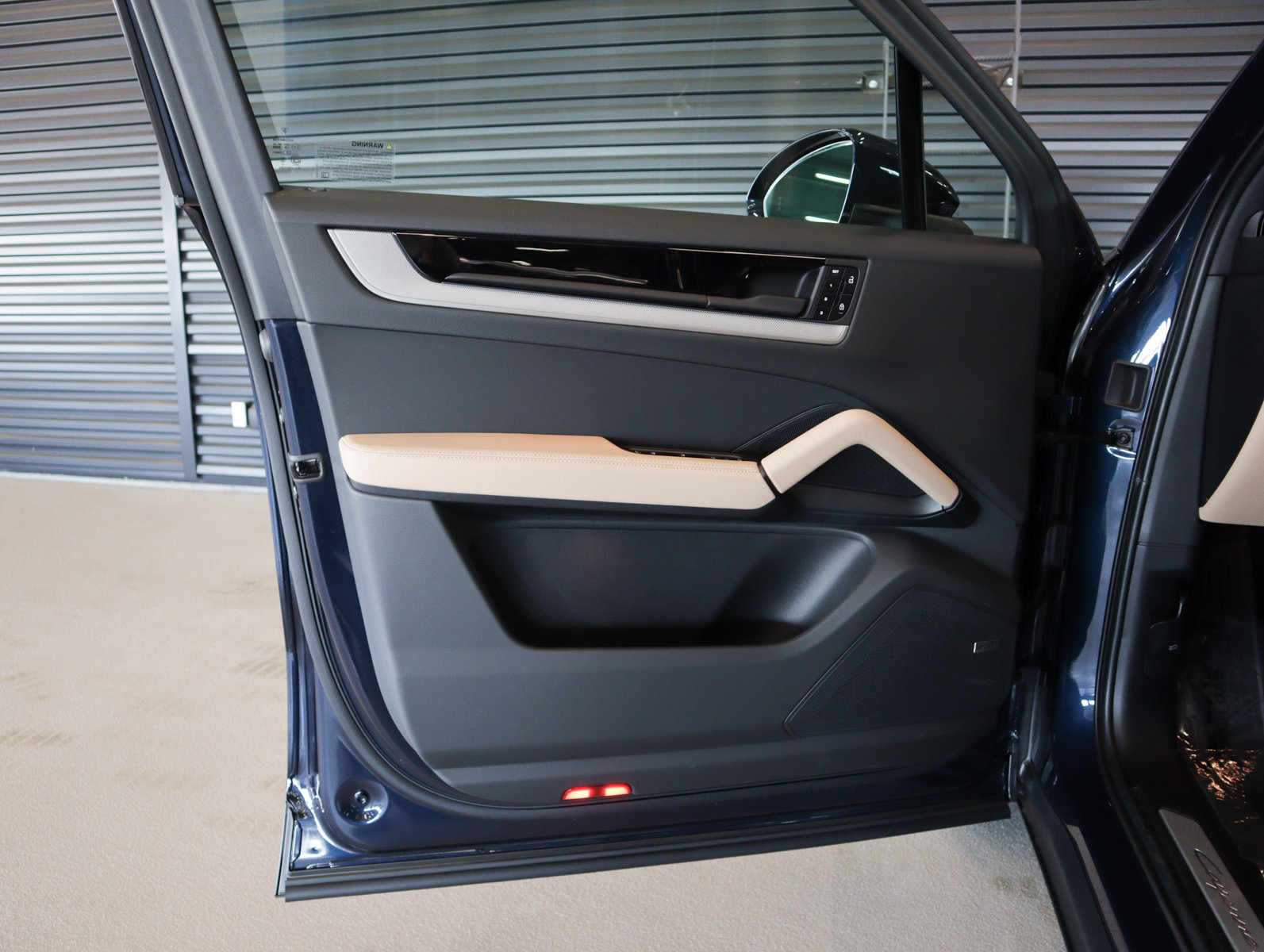 Used 2025 Porsche Cayenne S image 24