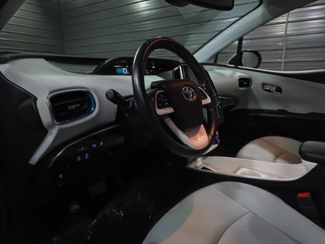 Used 2018 Toyota Prius Prime Advanced image 10