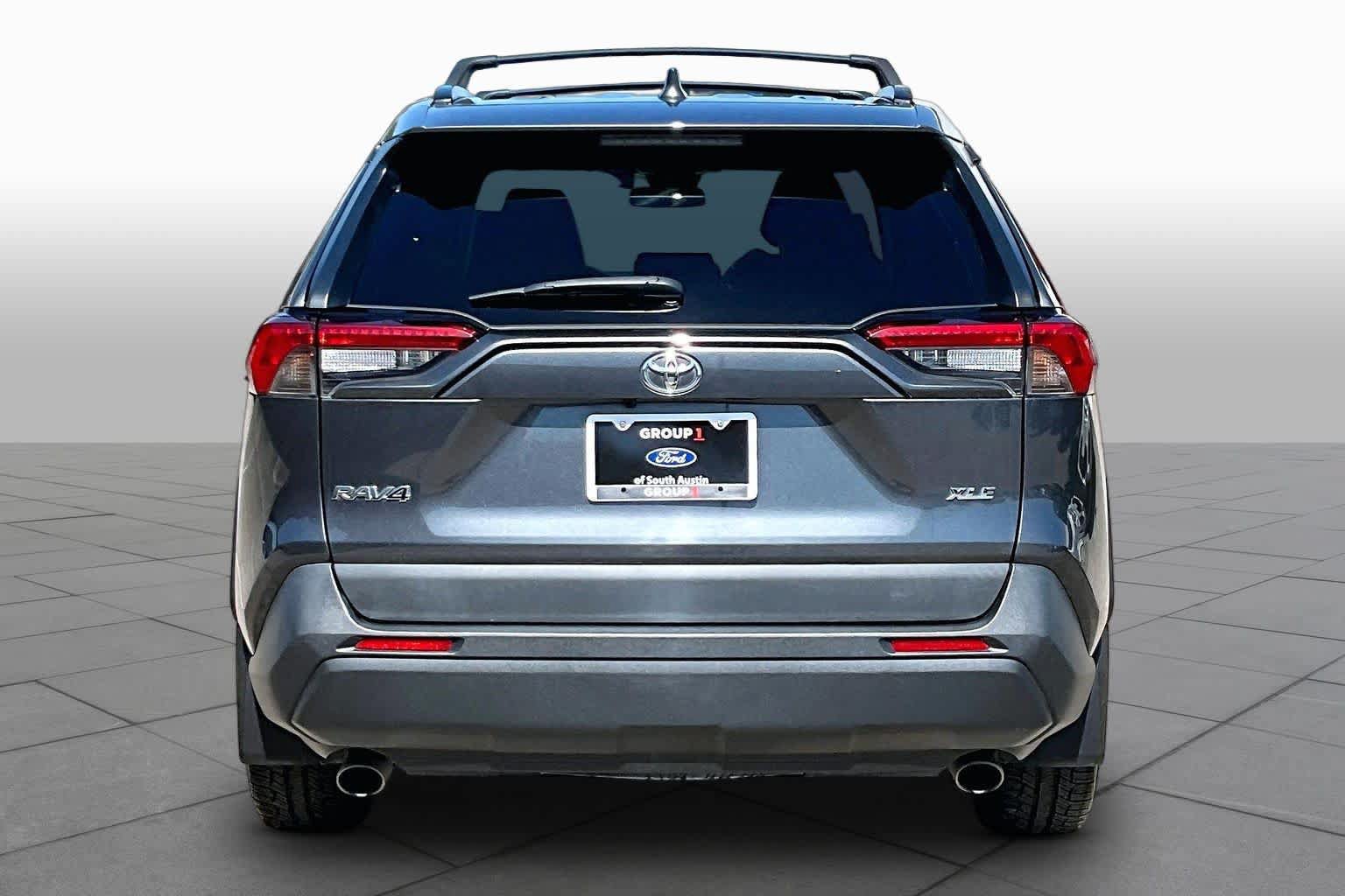 Used 2019 Toyota RAV4 XLE Premium FWD image 5
