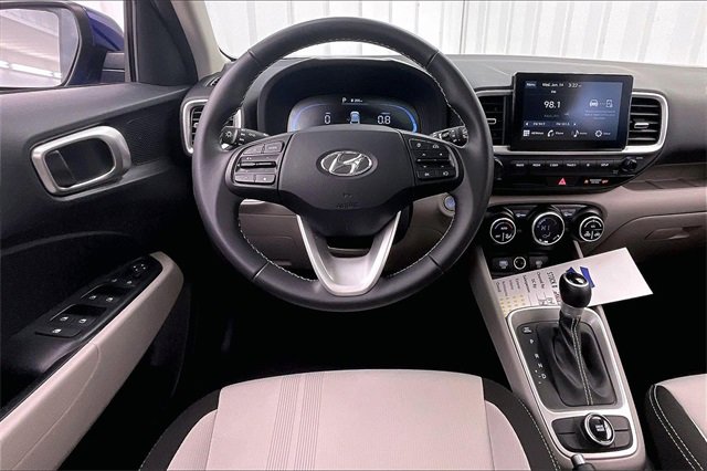 Used 2024 Hyundai Venue SEL image 5