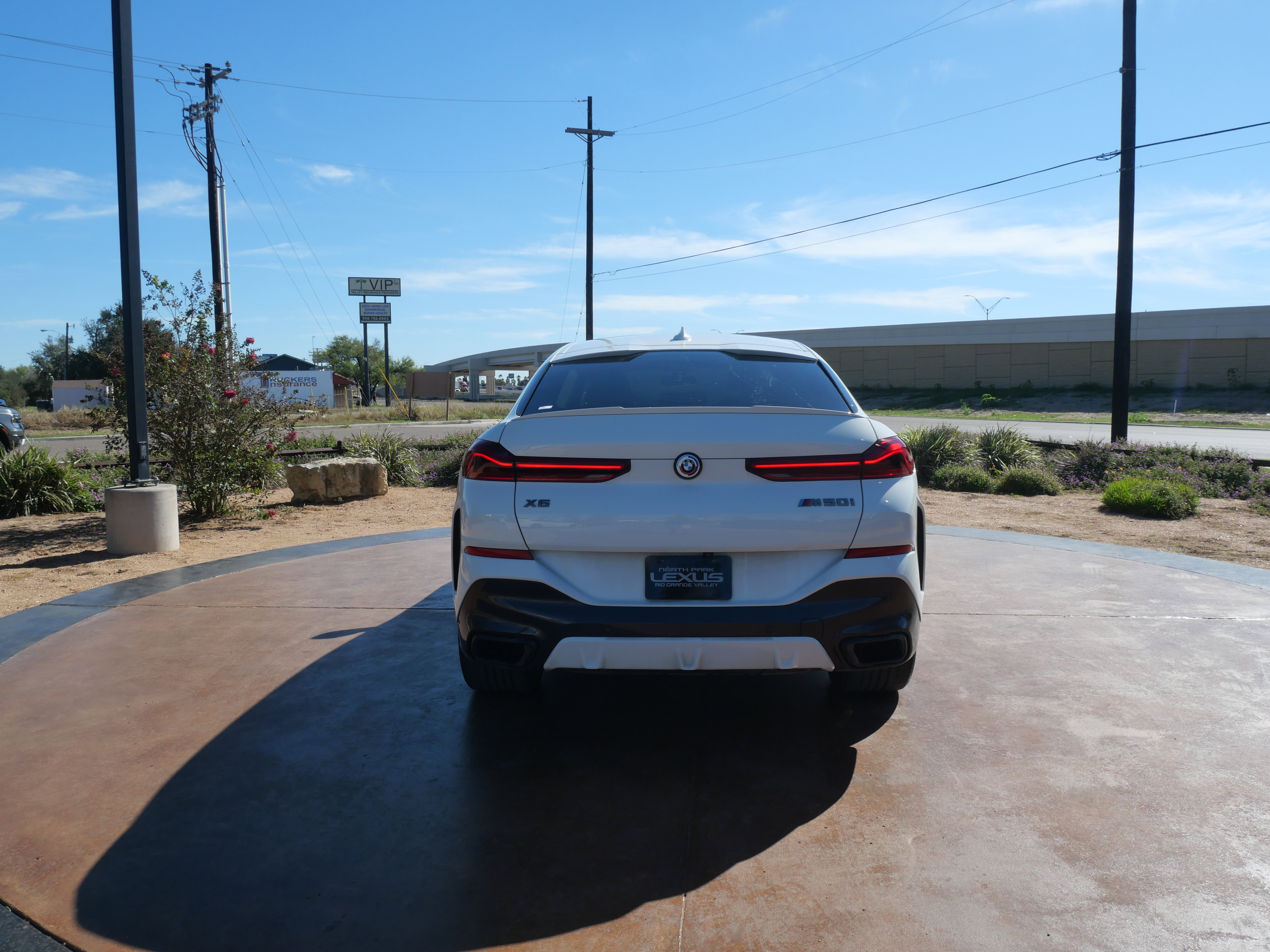 Used 2023 BMW X6 M50i w/ Executive Package image 3