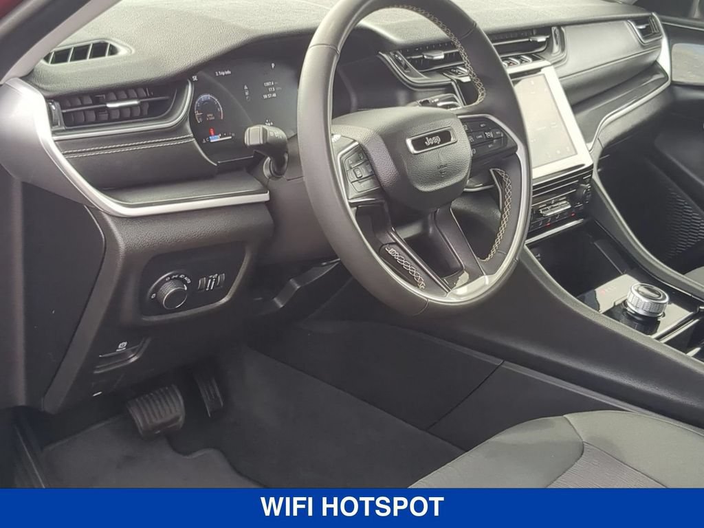 Used 2023 Jeep Grand Cherokee Laredo AWD/4WD image 11