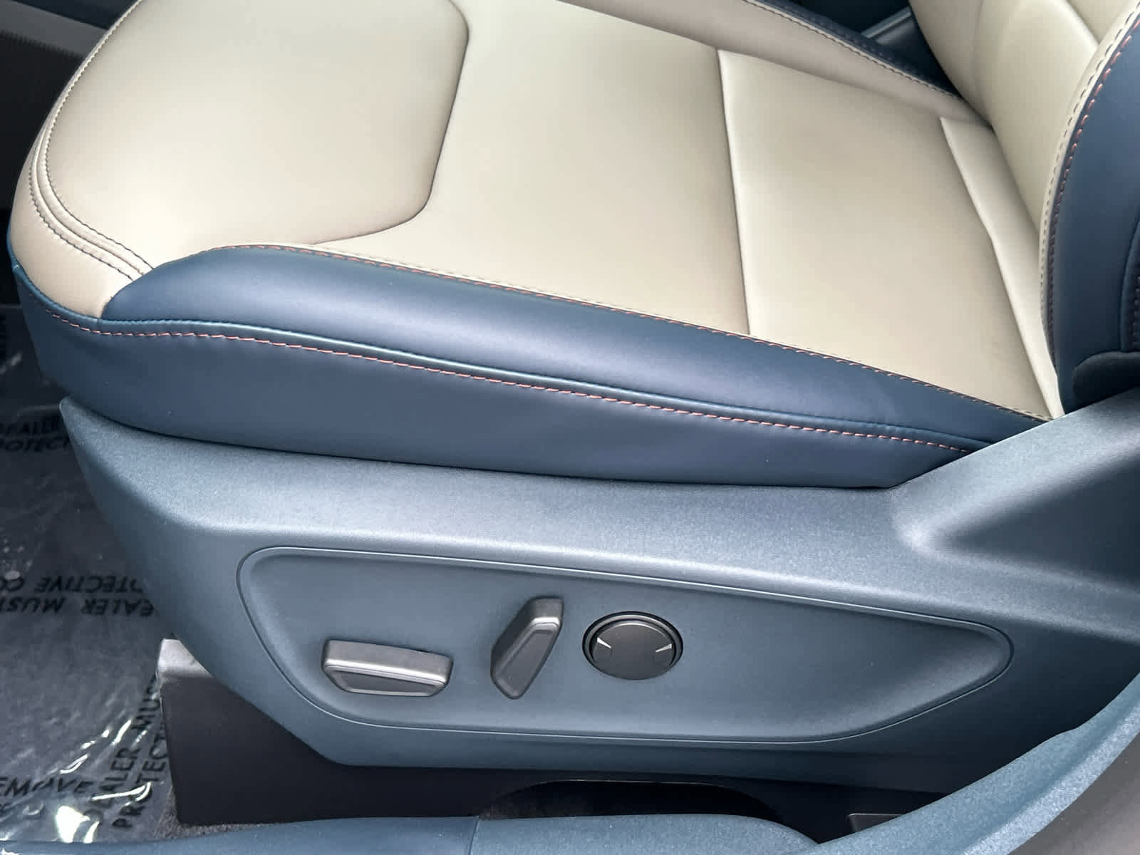 New 2025 Ford Maverick Lariat w/ 4K Tow Package image 33