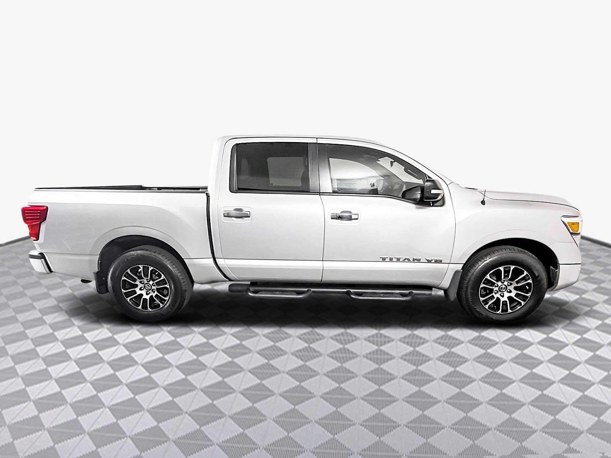 Used 2020 Nissan Titan SV image 11