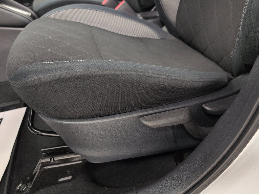 Used 2018 Nissan Kicks S image 8