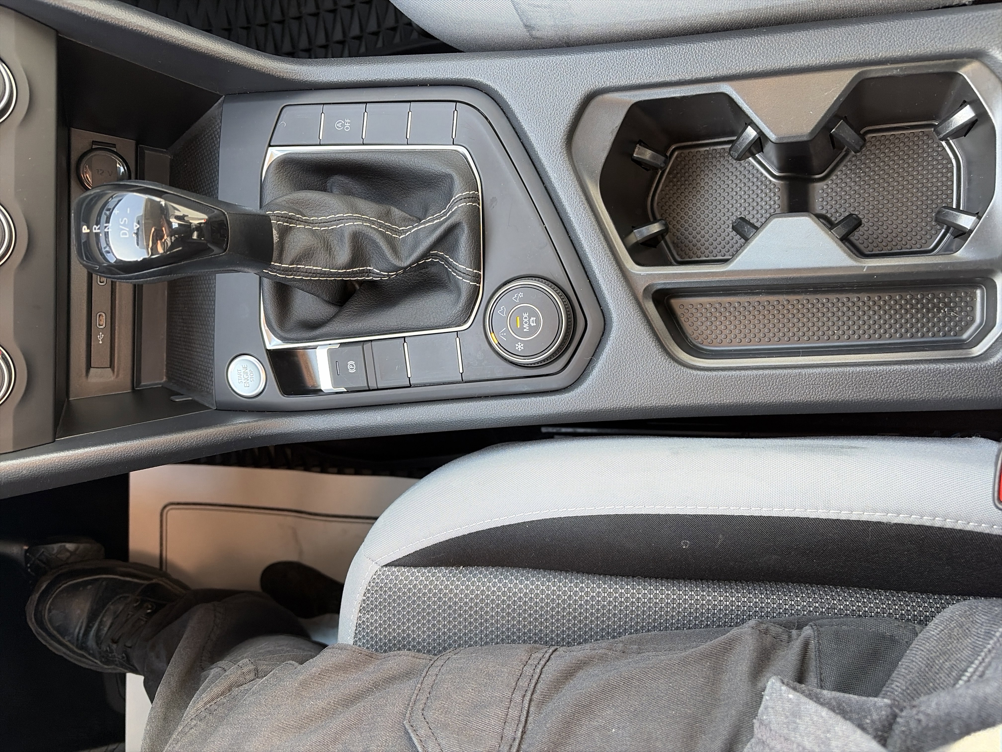 Certified 2022 Volkswagen Taos S image 14
