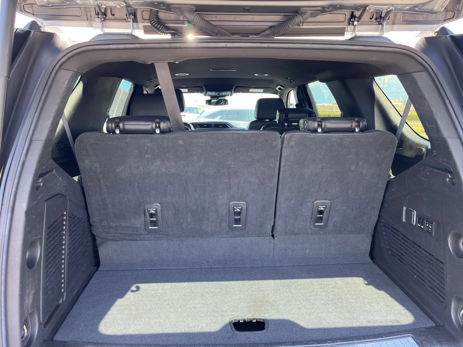 Used 2023 GMC Yukon Denali RWD image 33