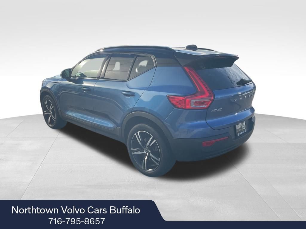 Used 2021 Volvo XC40 T5 R-Design w/ Advanced Package image 3