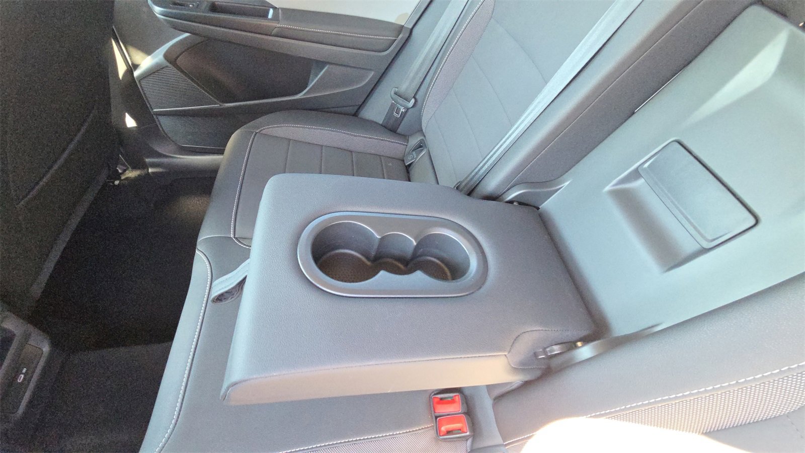 Used 2024 Volkswagen Taos SE image 21