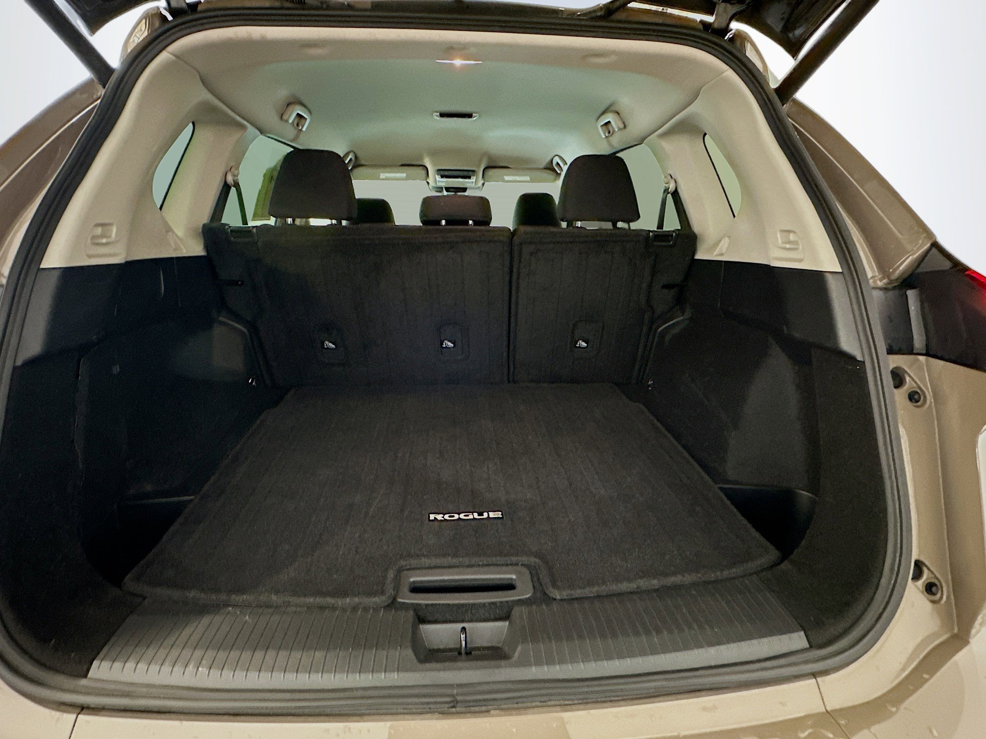 Used 2025 Nissan Rogue SV image 29