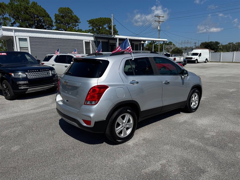 Used 2020 Chevrolet Trax LT w/ LT Convenience Package image 5