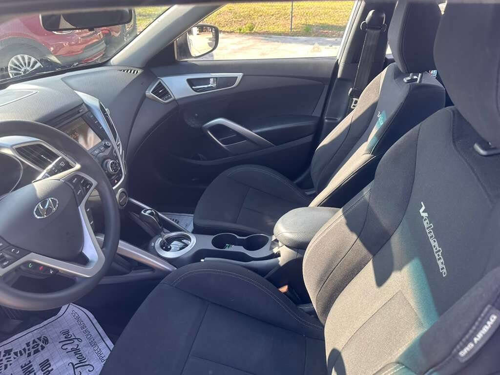 Used 2015 Hyundai Veloster FWD image 10