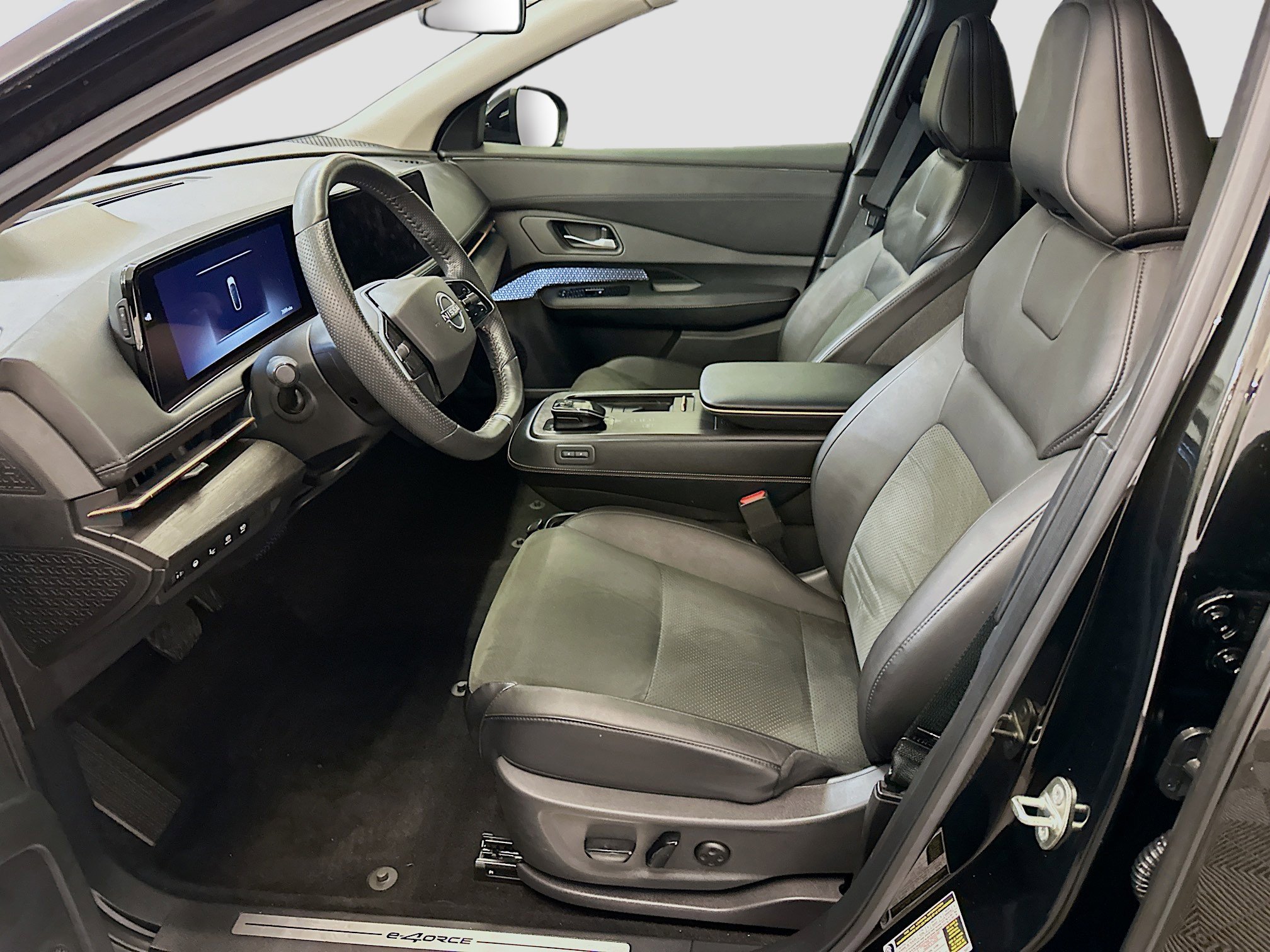 Used 2024 Nissan Ariya AWD image 13