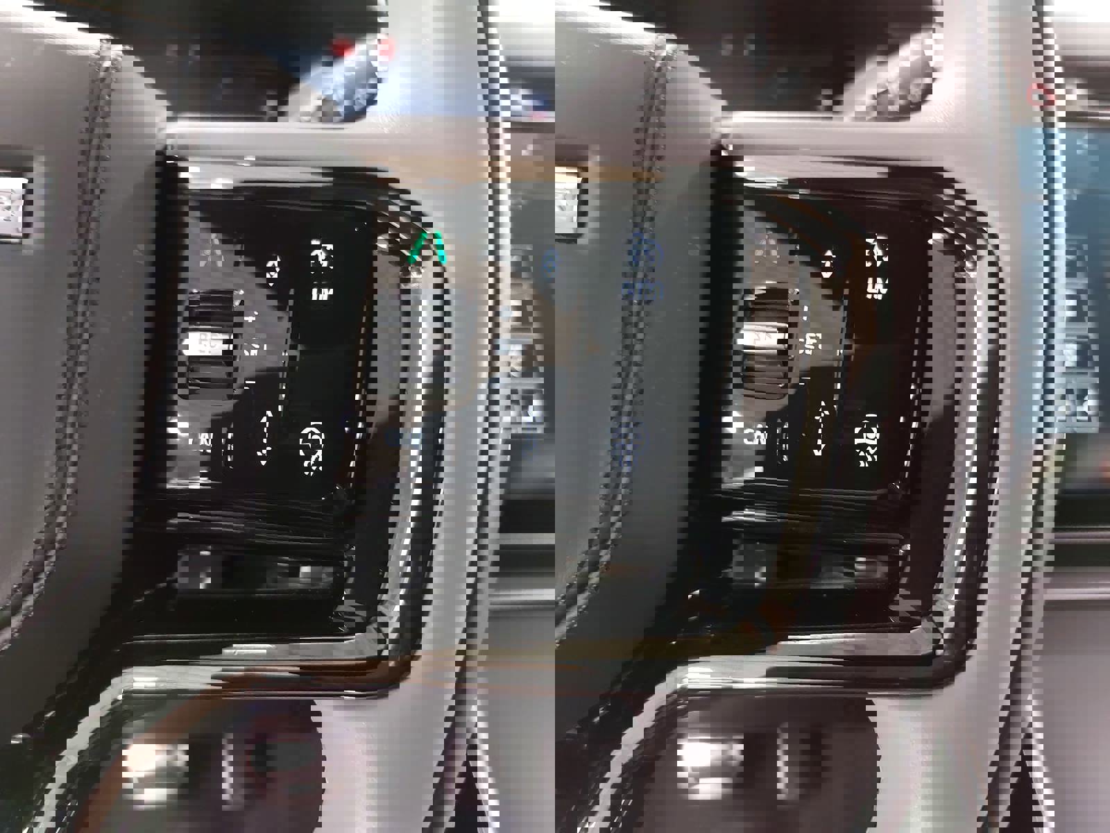 Used 2024 Land Rover Range Rover Velar Dynamic SE image 20