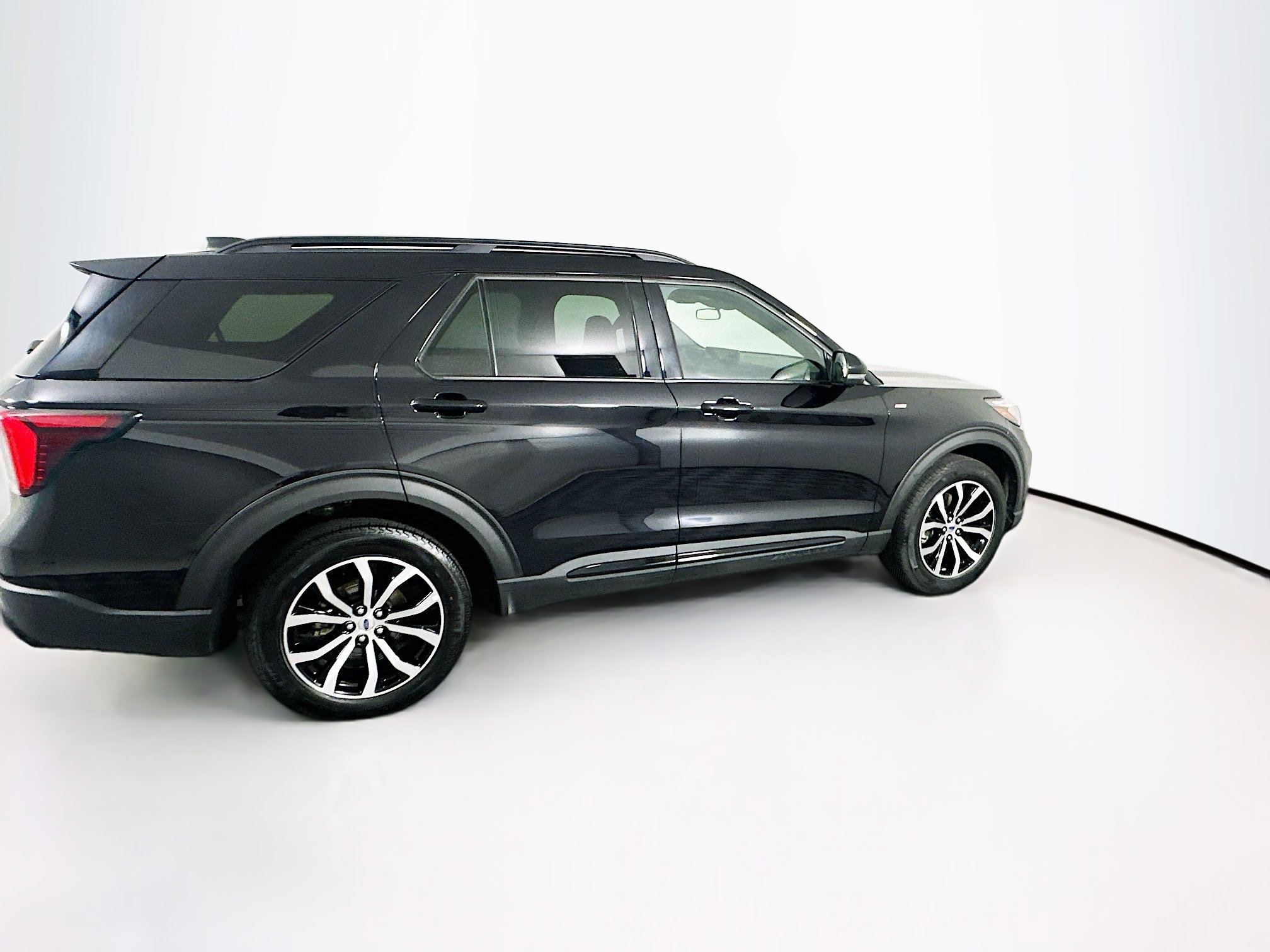 Used 2025 Ford Explorer ST-Line image 10