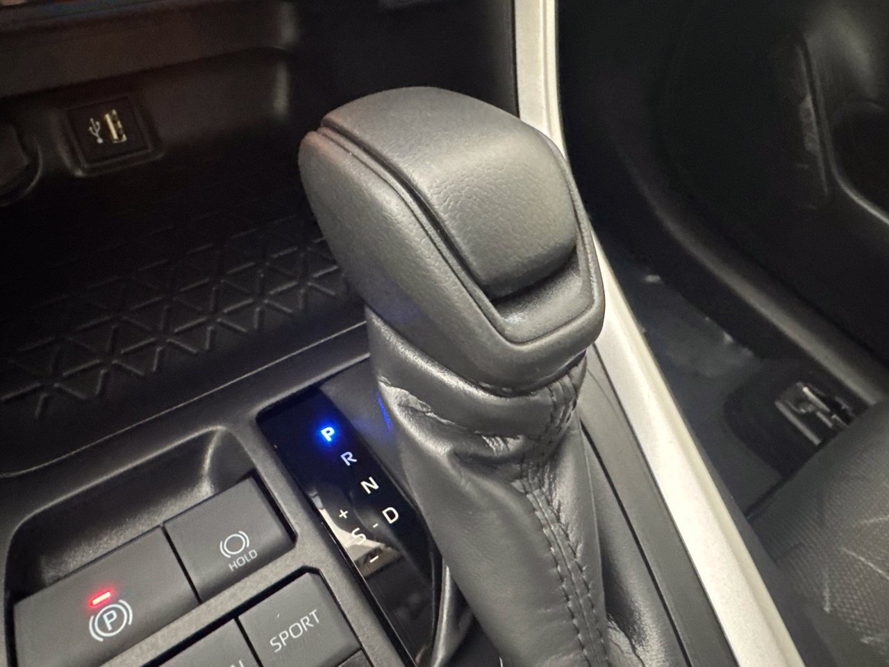 Used 2025 Toyota RAV4 XLE w/ Convenience Package FWD image 24