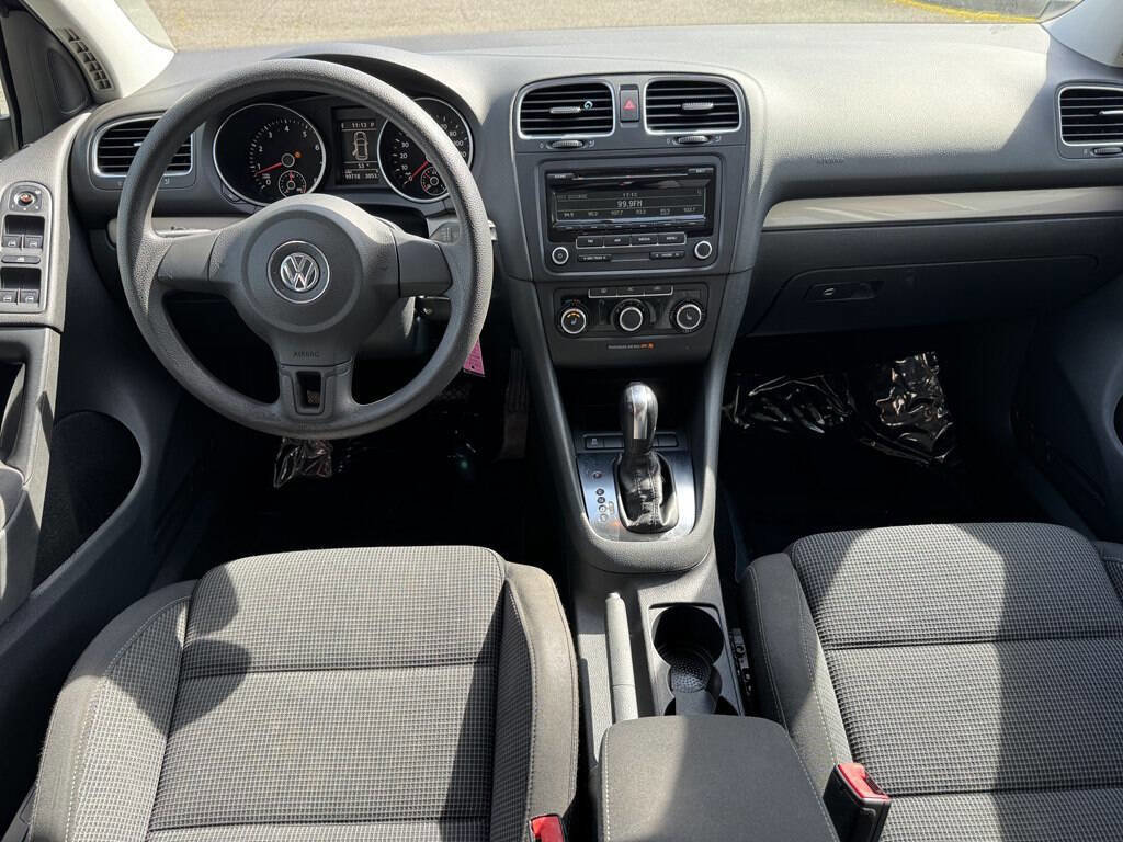 Used 2012 Volkswagen Golf 4-Door image 12