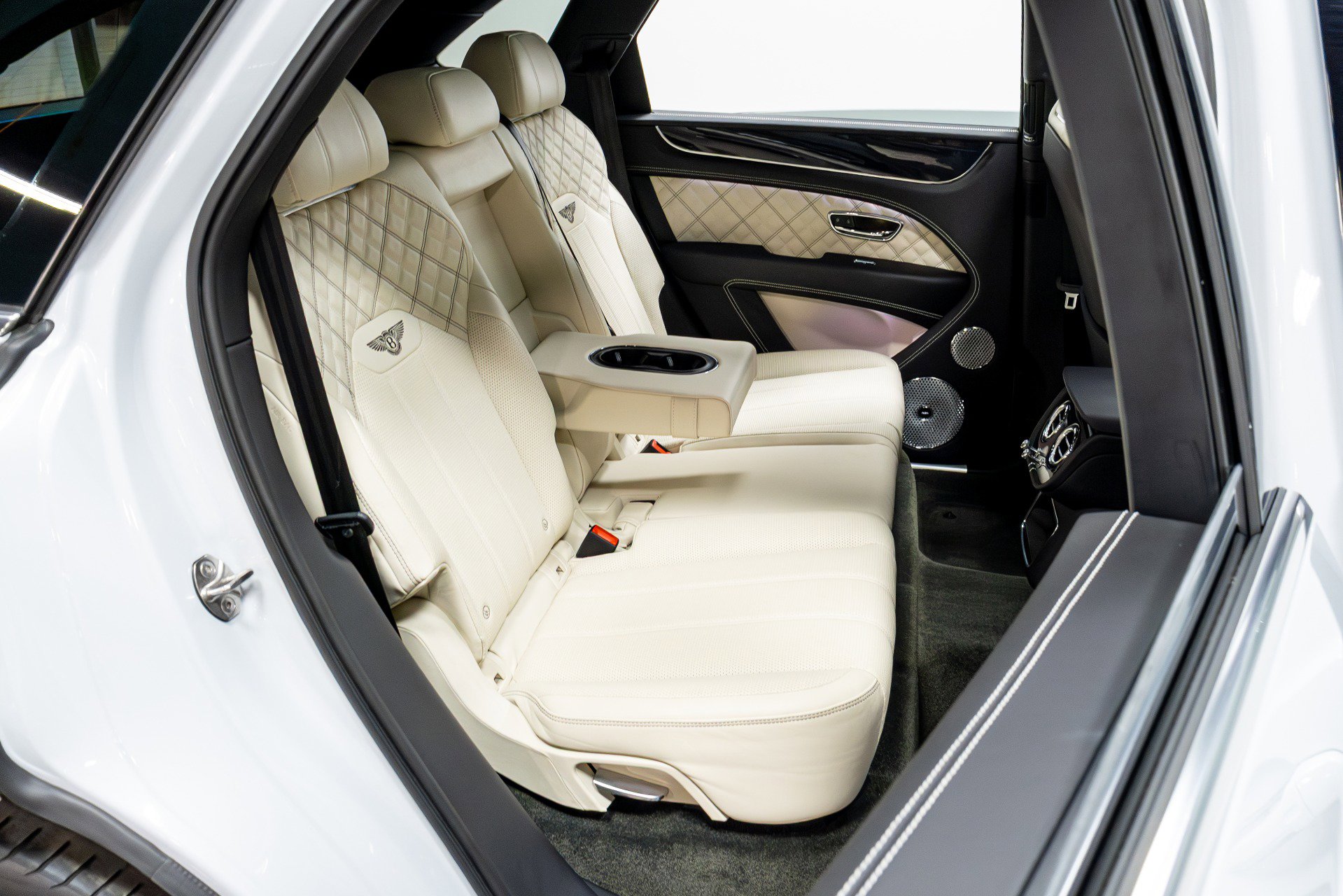 Used 2021 Bentley Bentayga w/ First Edition Specification image 33