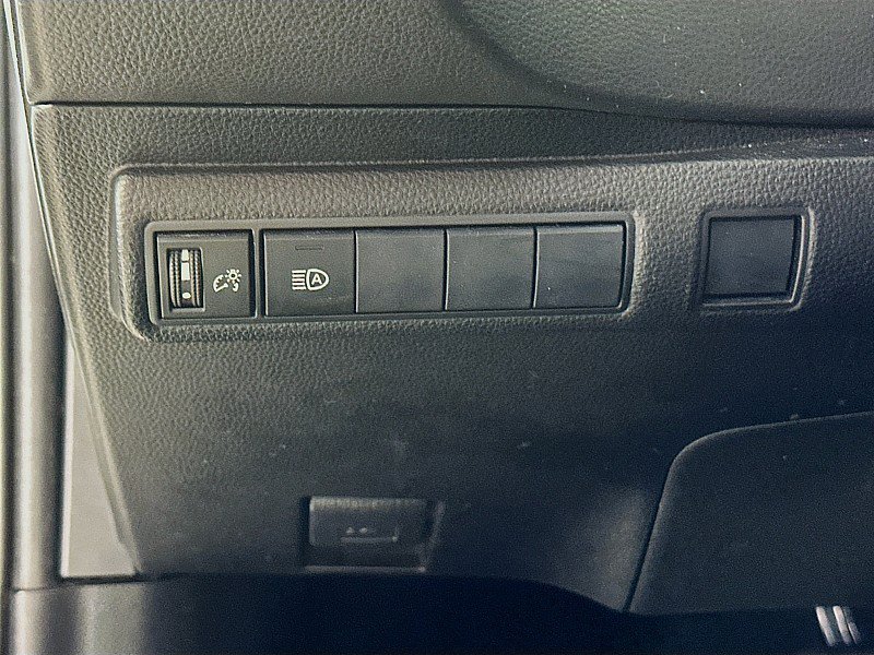 Used 2020 Toyota Corolla LE FWD image 10