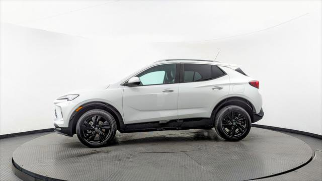Used 2024 Buick Encore GX Sport Touring image 3