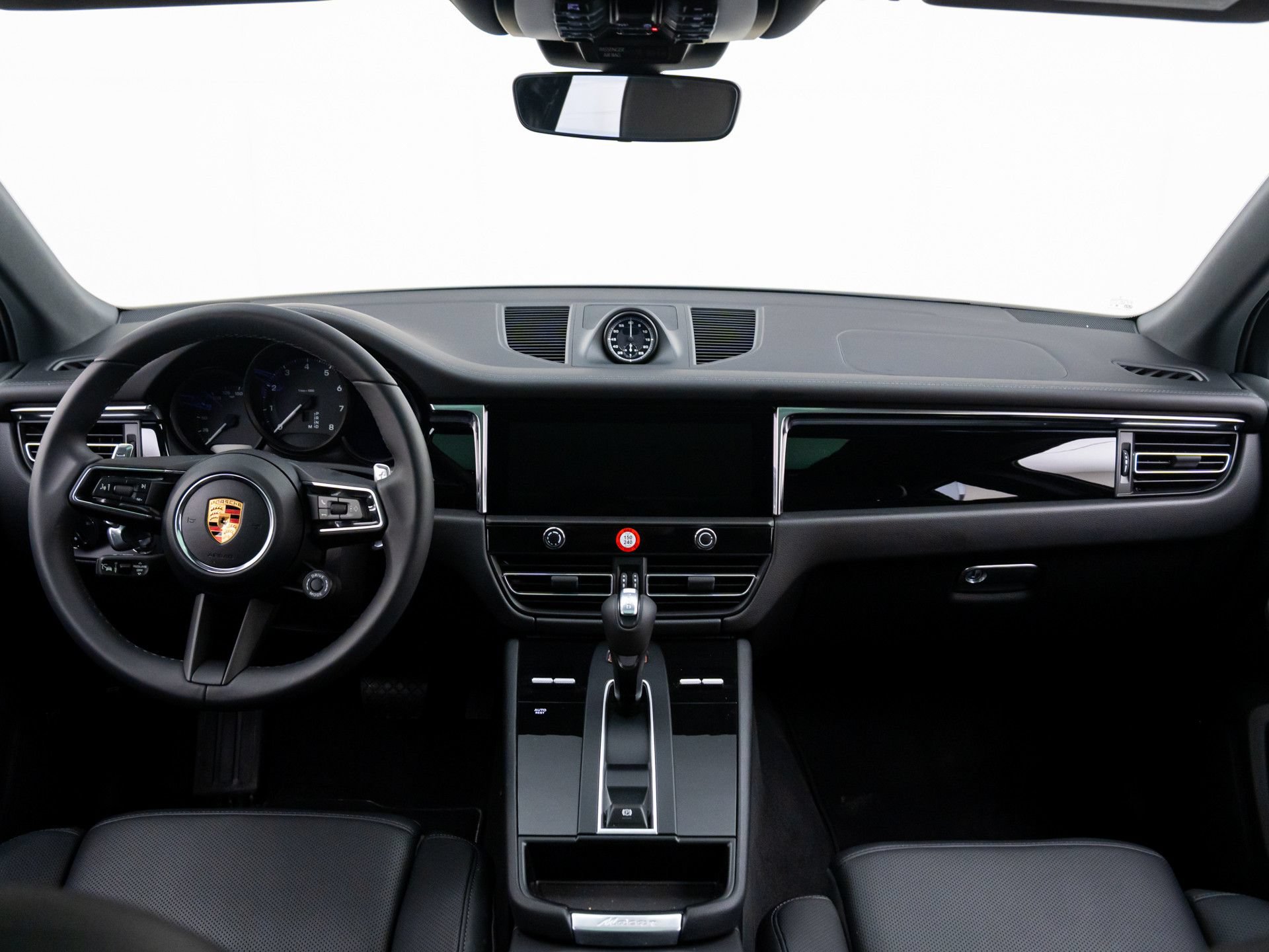 Certified 2026 Porsche Macan AWD/4WD image 11