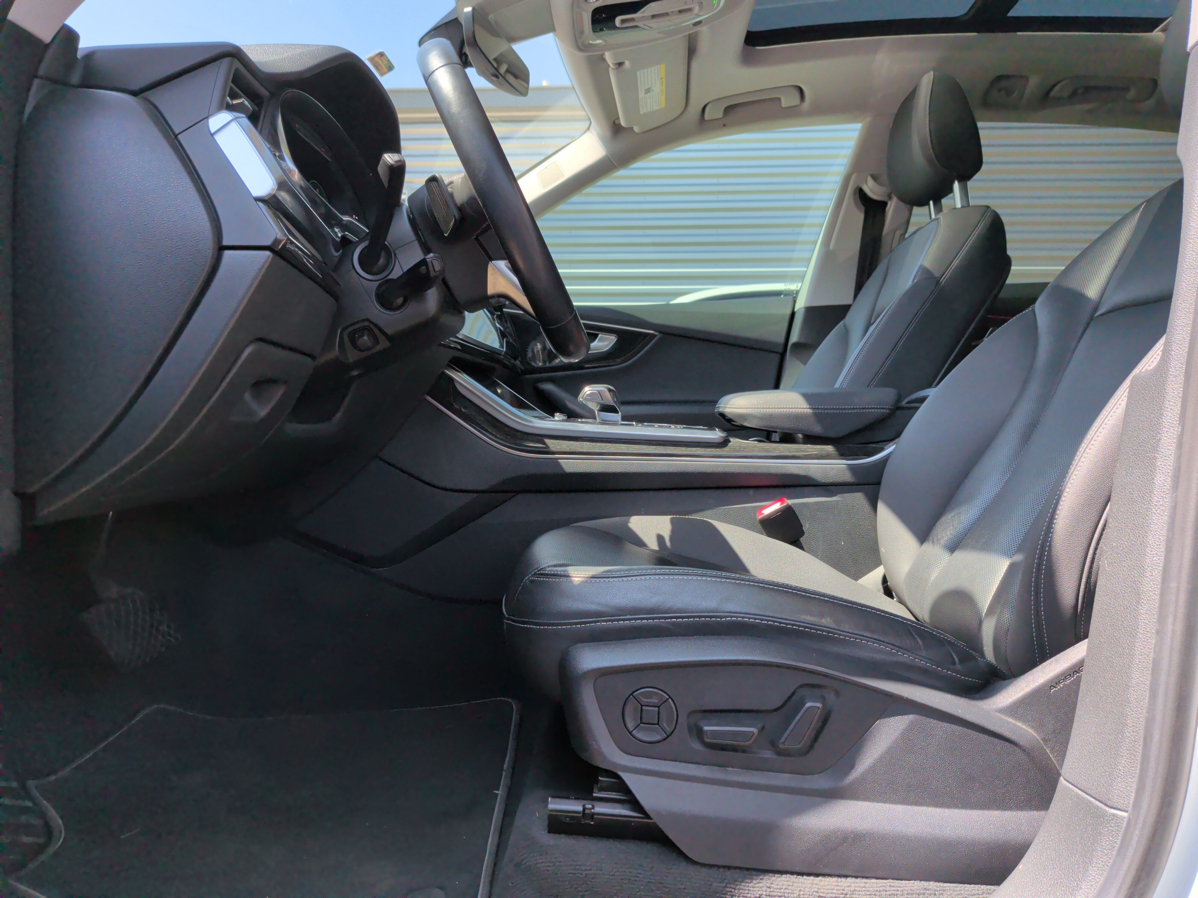 Used 2019 Audi Q8 Premium Plus AWD/4WD image 16