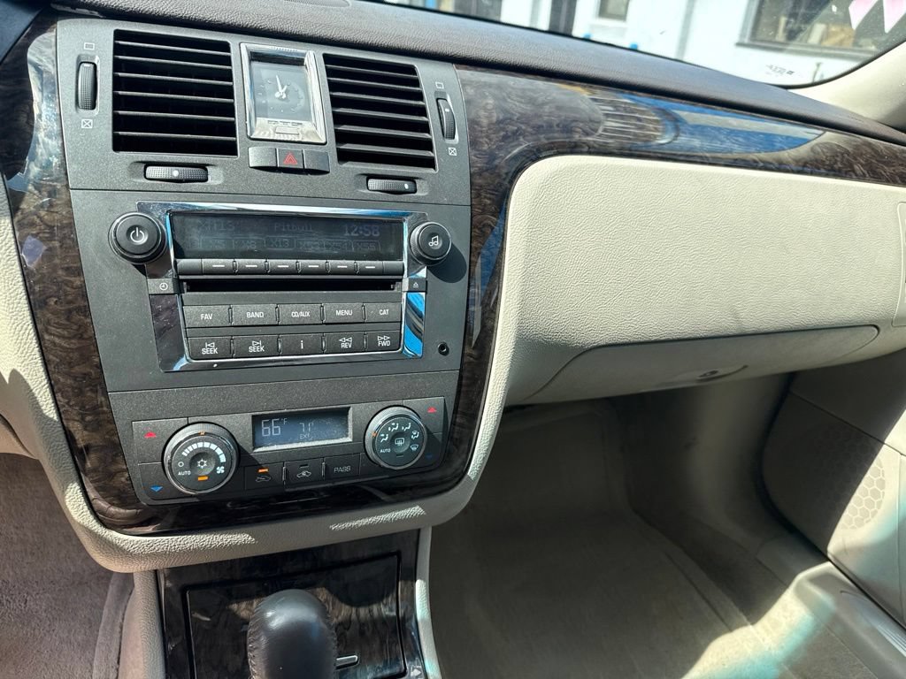 Used 2010 Cadillac DTS FWD image 29