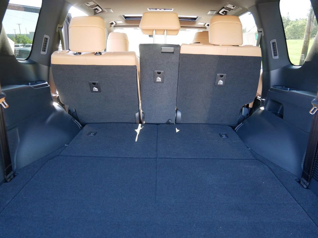 New 2026 Lexus LX 600 4WD w/ Luxury Package image 12