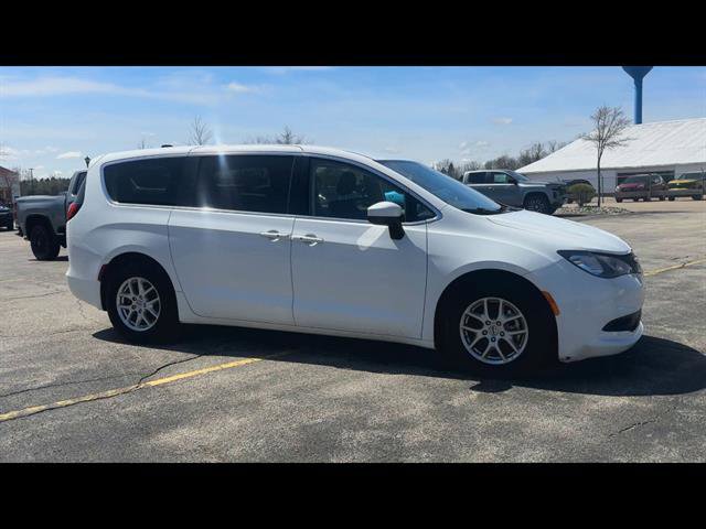 Used 2022 Chrysler Voyager LX FWD image 25