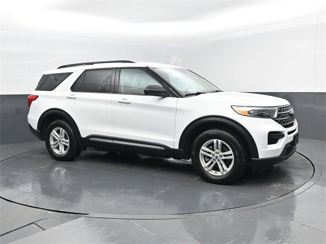 Used 2024 Ford Explorer XLT image 3