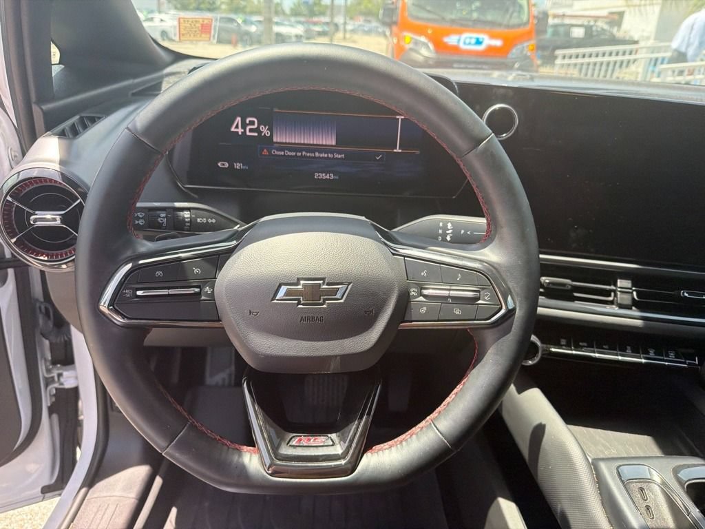Used 2024 Chevrolet Equinox EV RS FWD image 13