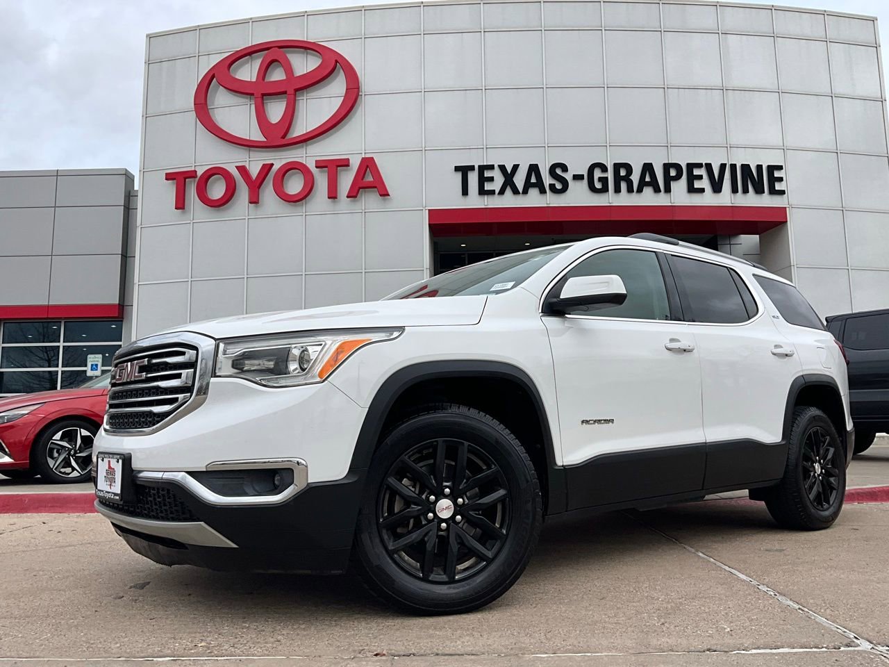 Used 2018 GMC Acadia SLT image 2
