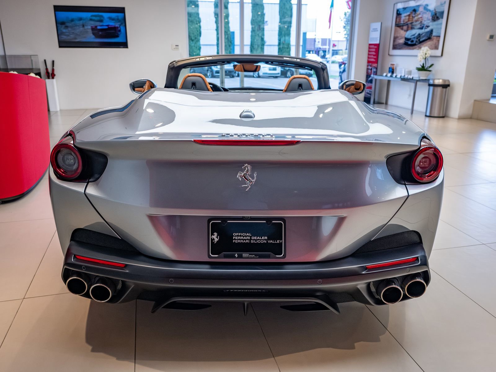 Used 2019 Ferrari Portofino RWD image 5