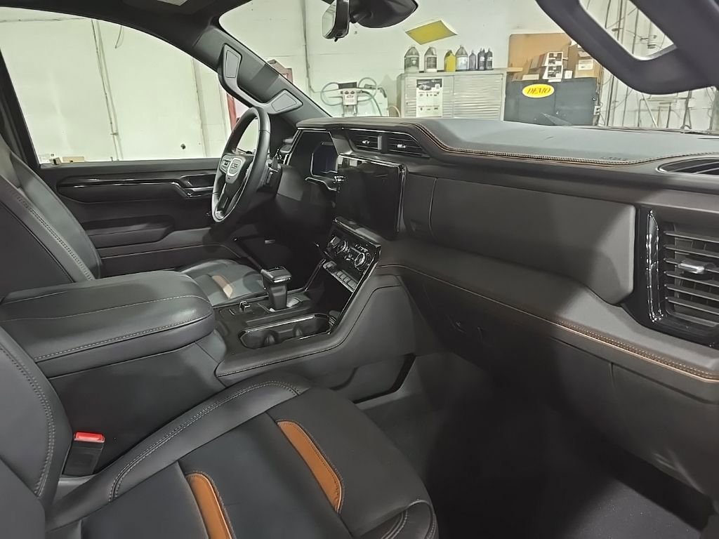 Used 2024 GMC Sierra 1500 AT4 w/ Technology Package image 9
