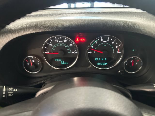 Used 2017 Jeep Wrangler Sahara w/ Connectivity Group AWD/4WD image 14