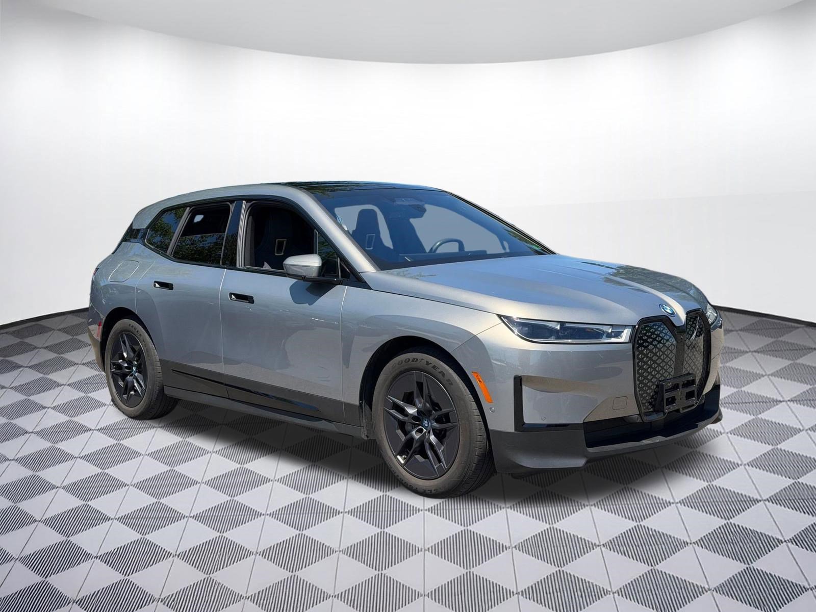Certified 2023 BMW iX xDrive50 w/ Premium Package AWD/4WD image 7