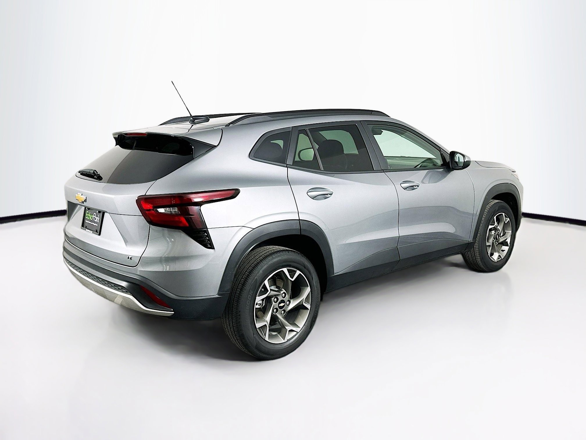 Used 2025 Chevrolet Trax LT w/ LT Convenience Package image 9