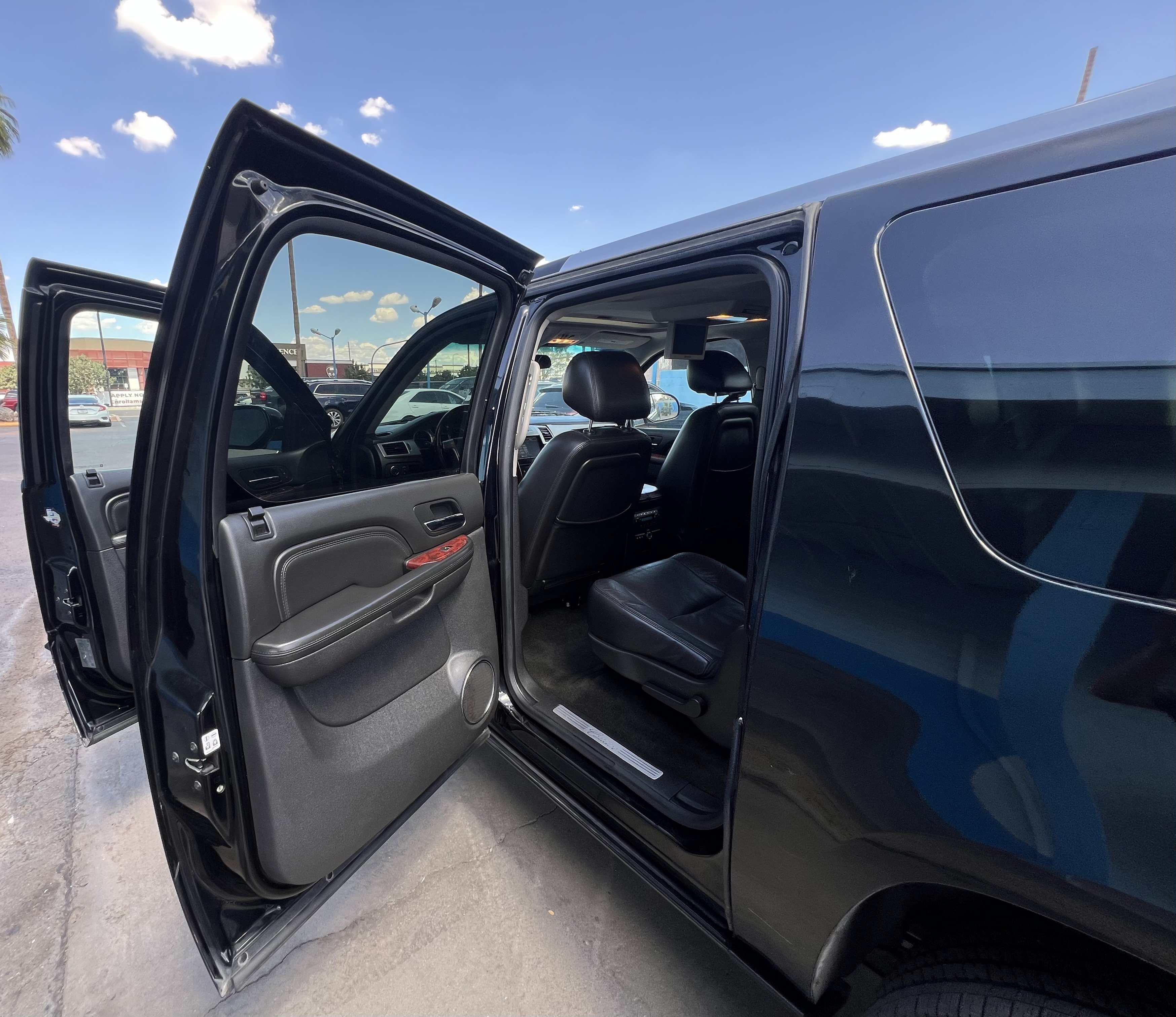 Used 2013 Cadillac Escalade ESV Premium AWD/4WD image 19