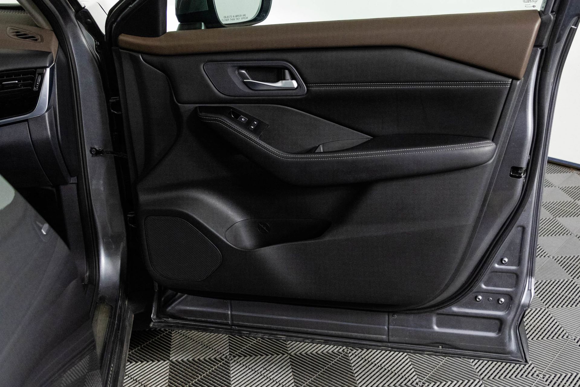 Used 2023 Nissan Rogue SL w/ SL Premium Package image 43