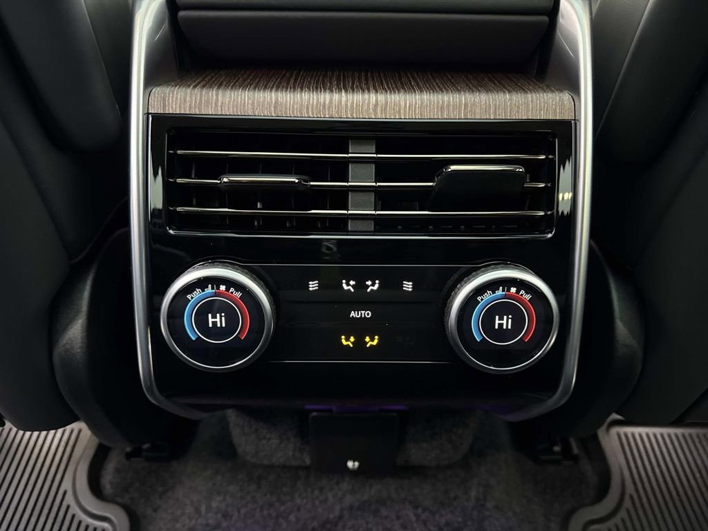 Certified 2024 Land Rover Range Rover SE AWD/4WD image 17