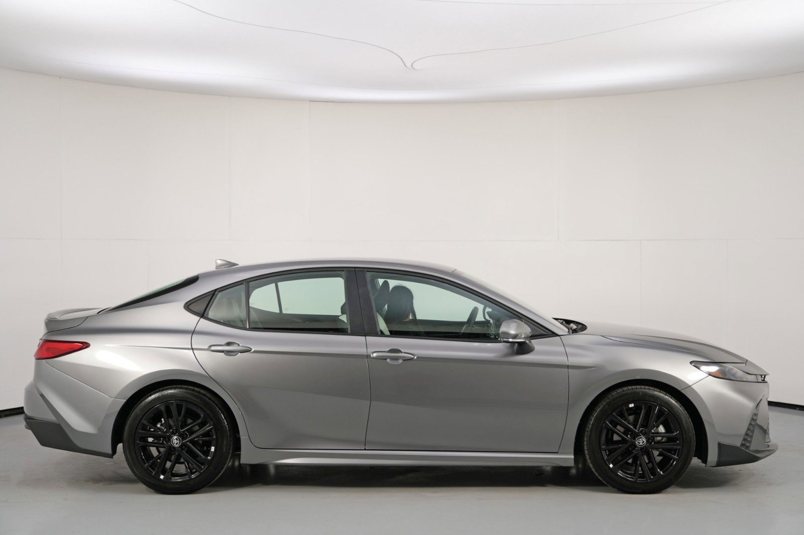 Used 2025 Toyota Camry SE w/ Convenience Package image 49