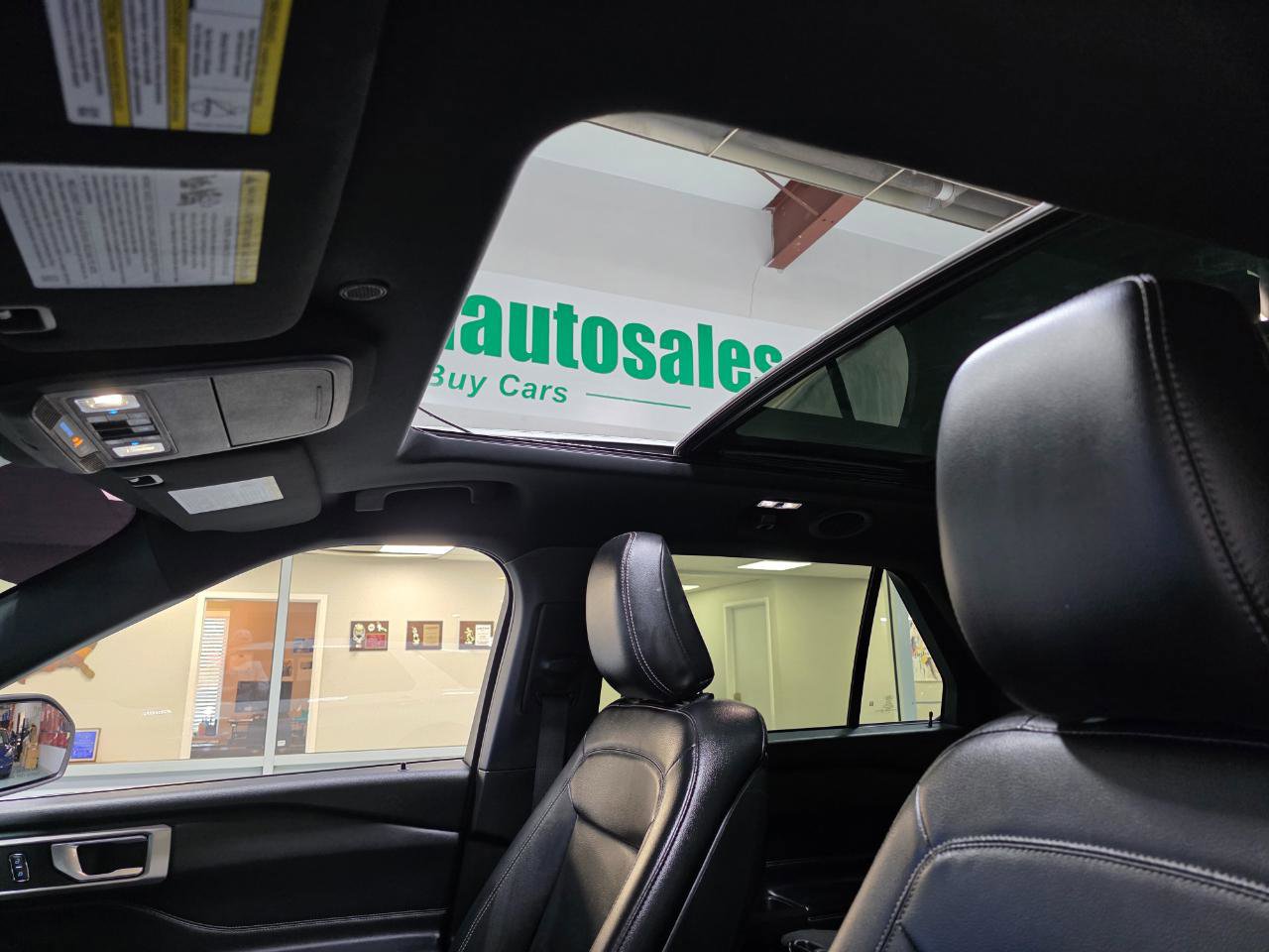 Used 2020 Ford Explorer XLT w/ Equipment Group 202A AWD/4WD image 43