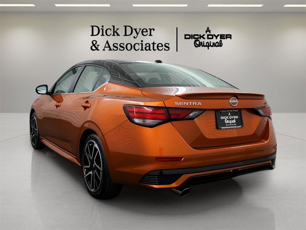 Used 2025 Nissan Sentra SR w/ SR Premium Package image 5