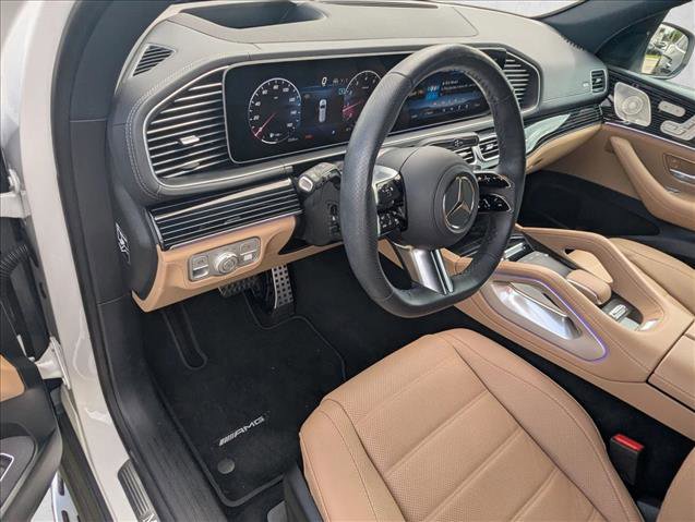 Used 2025 Mercedes-Benz GLS 580 4MATIC image 2
