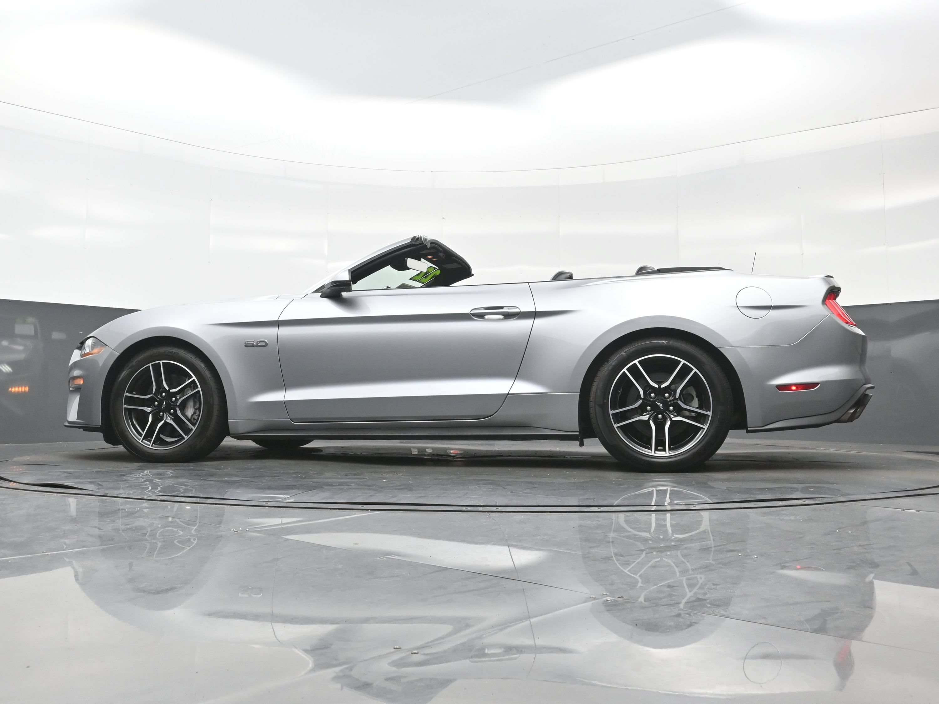 Used 2022 Ford Mustang GT Premium w/ Equipment Group 401A RWD image 27